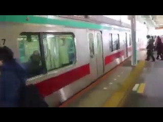 В японском метро