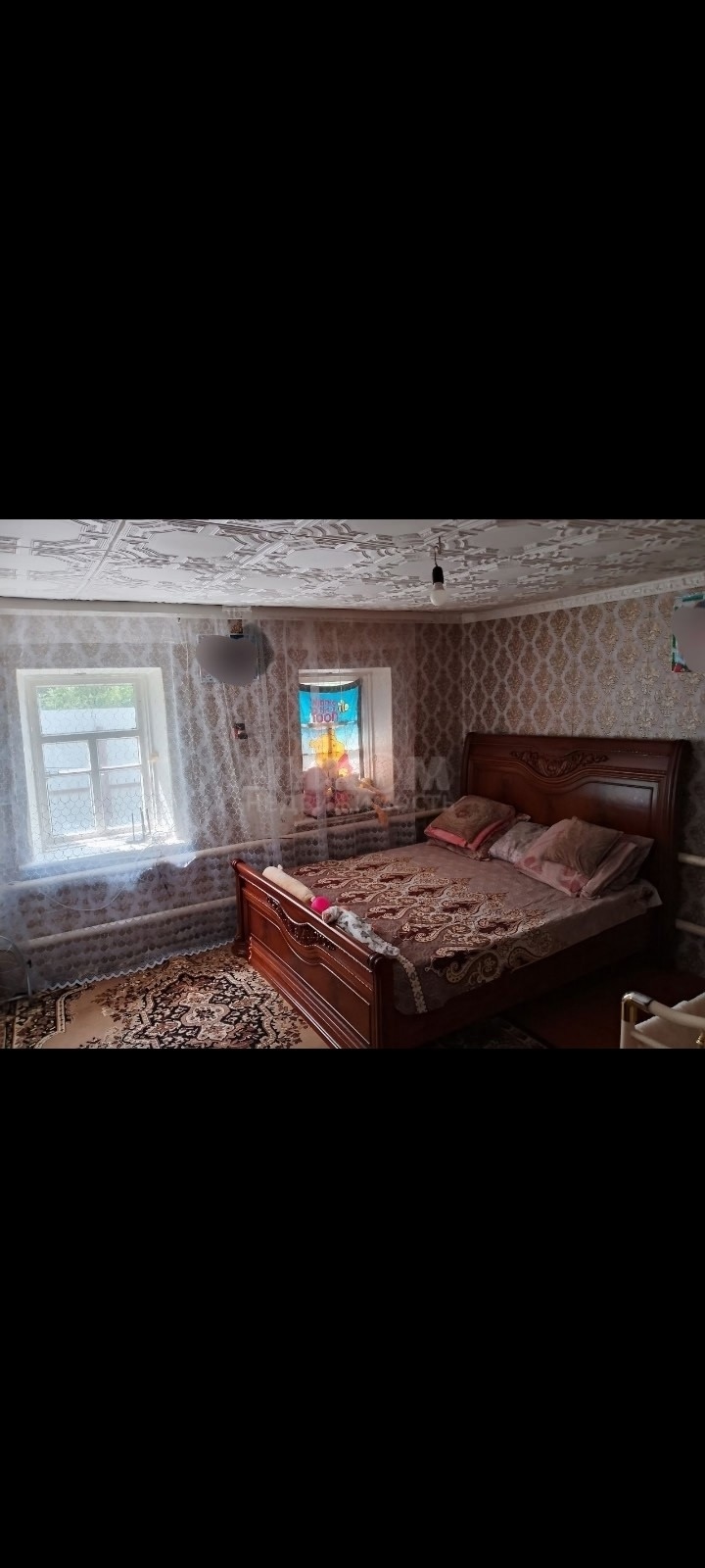 г. Луганск пос. Тельмана ул. Мадридская Артемовский р-н. Продам дом 70м2, досм жилой- 3 комнаты + Флигель 50м2 жилой 2 комнаты с хорошим ремонтом. Зеля 6 соток приватизирована. Можно под бизнес, дом угловой , заезд с двух улиц с 2х сторон. Есть капитальный погреб, под флигелем. Хороший качественный навес. 4.3...