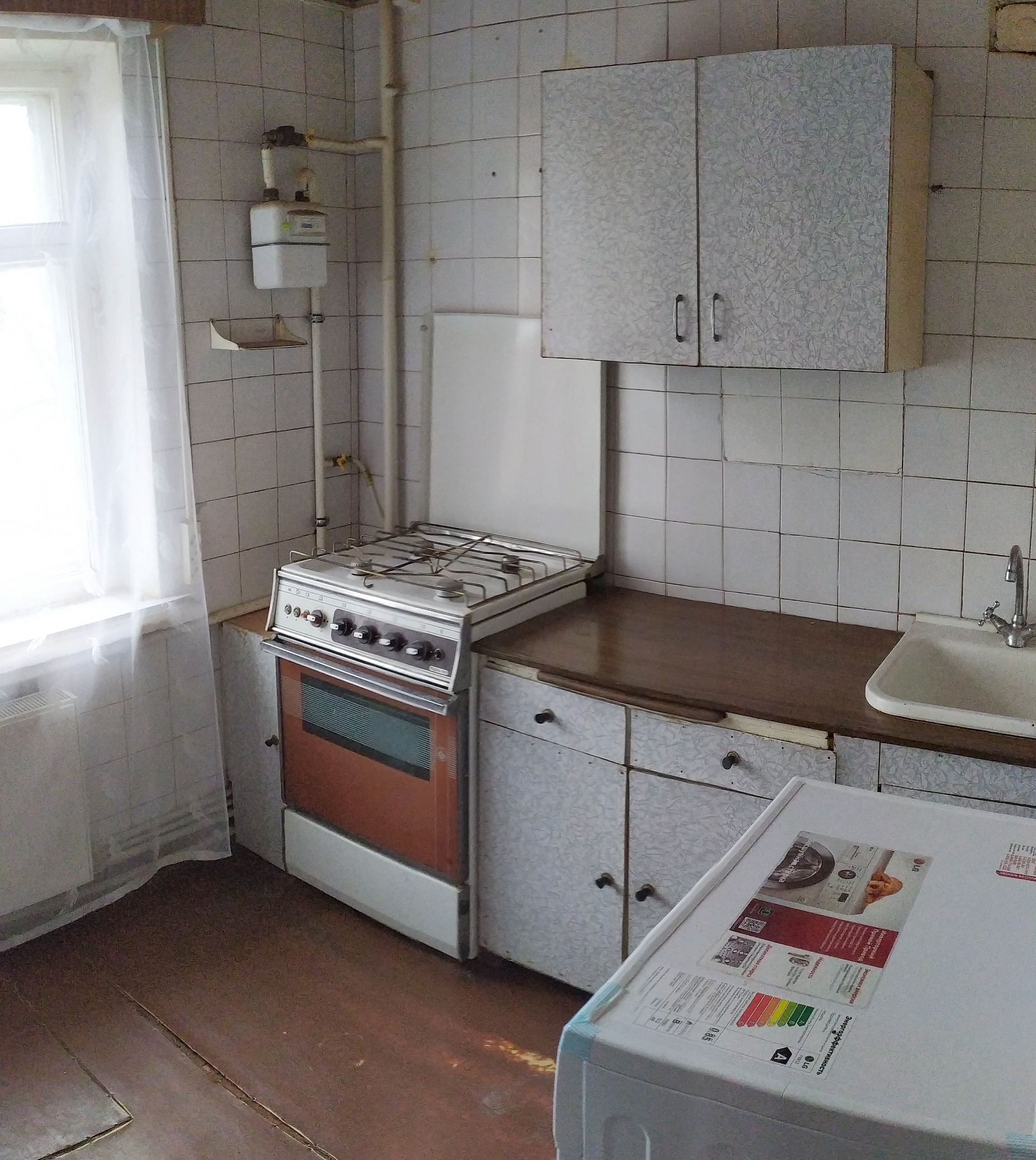 Продам 3-х к.квартиру, 3эт\4, ул.Бурбело, р-он школы №8, рядом МФЦ Индивидуальное отопление, горячая вода. Комнаты раздельные, не угловая. Состояние квартиры - можно заходить и жить. Свой подвал на цокольном этаже дома. . Цена: 1,65 млн.руб. +79595673787 (телефон, телеграм)...