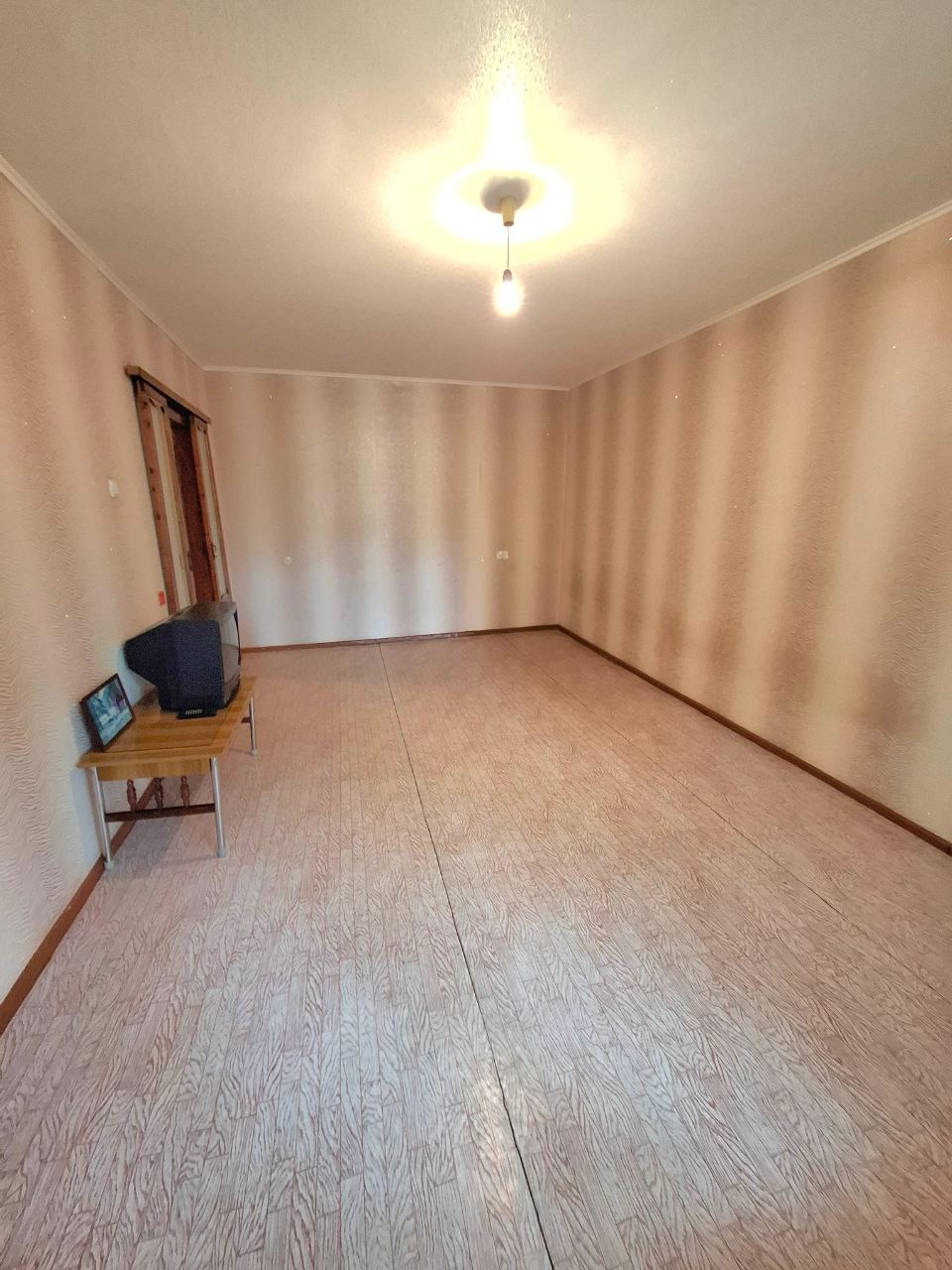 Продам 2-ком квартиру
Кв. Якира
(р-н 10 поликлиники).
Жовтневый р-н
г. Луганска.
2/9 эт, 55 м2 общ.площ.
Кухня 6,8 м2
Квартира очень теплая, су...