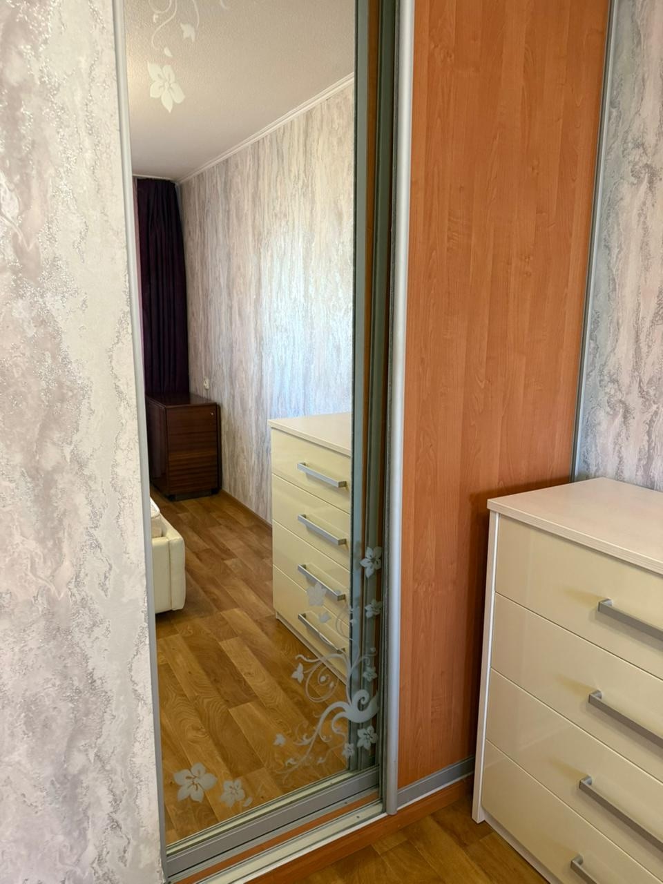 Продам дом . Жовтневый район. Ул.Чкалова 4комнаты Площадь 57м2 Отличное место. Дом под Кап.ремонт к сделке Земля не приват 3млн 7959 1660026 7959 029 80 70