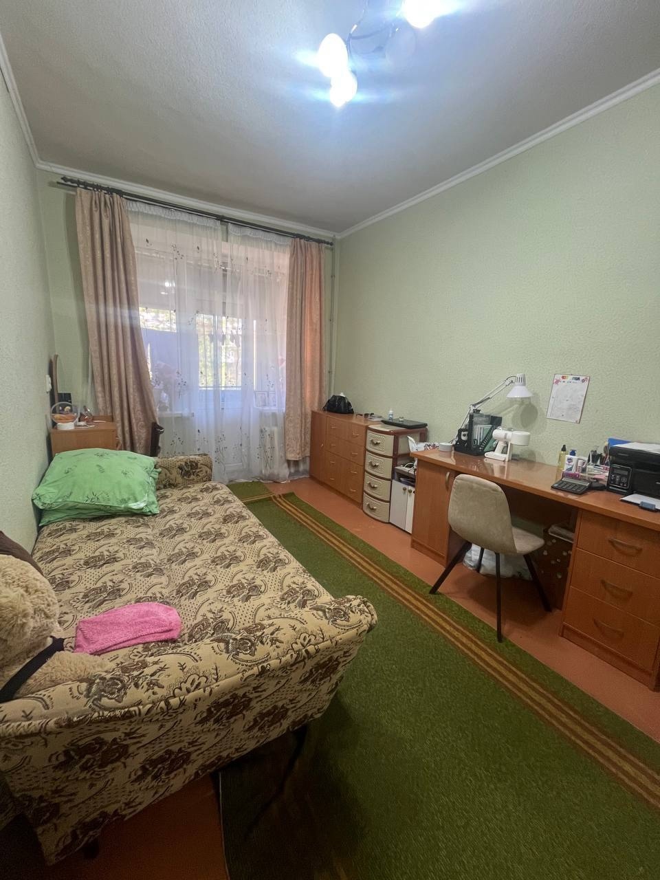 Продам 2-кк на Новом Городке .Сталинка 3 этаж 4-го дома. Общая площадь 50м2. Высота потолков 3 метра. Окна м/п. Отопление поменяно, проводка медная, ж...